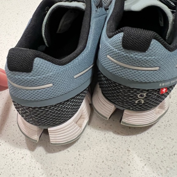 On Cloud women’s running shoes   7.5 blue/ grey athletic shoes. - Picture 8 of 9